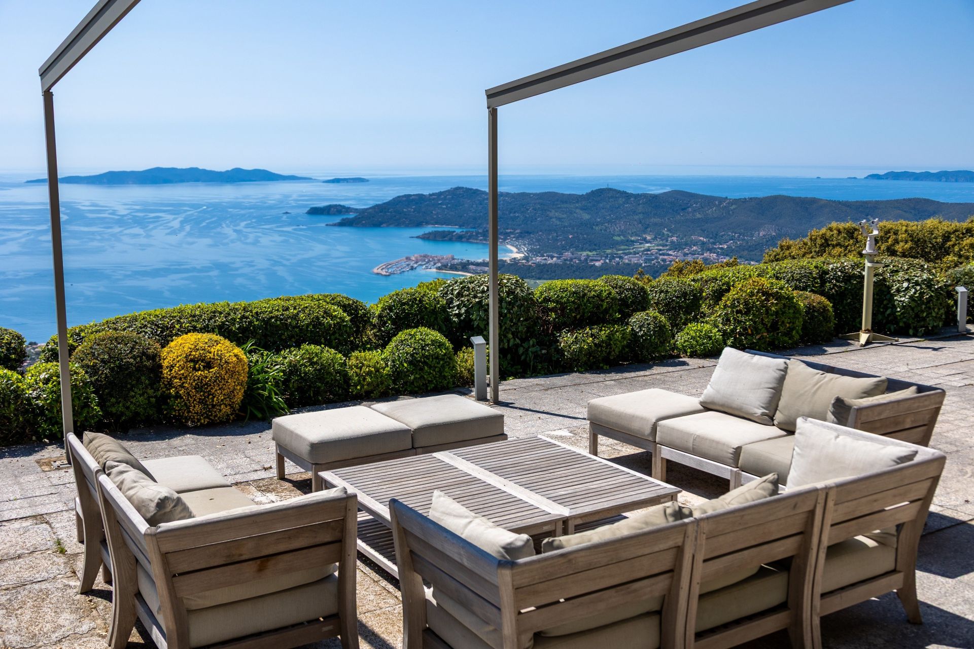 propriété 9 pièces en vente sur BORMES LES MIMOSAS (83230)