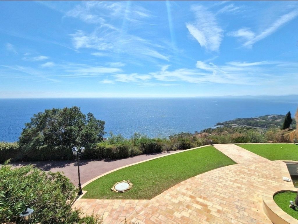 propriété 10 pièces en vente sur BORMES LES MIMOSAS (83230)