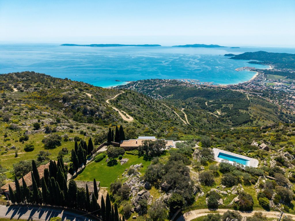 propriété 9 pièces en vente sur BORMES LES MIMOSAS (83230)