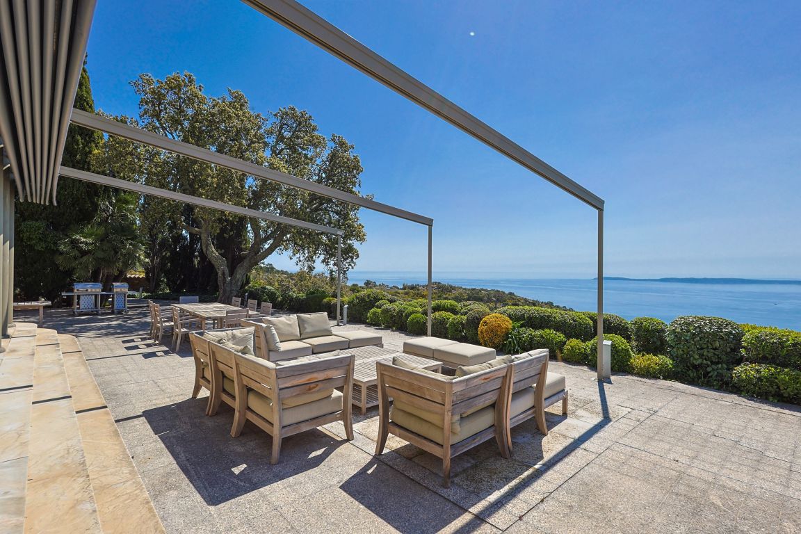 propriété 9 pièces en vente sur BORMES LES MIMOSAS (83230)